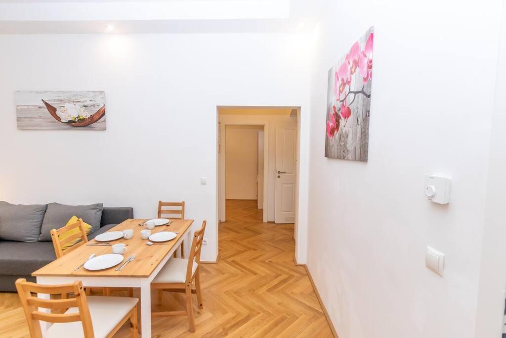 Apartment New, Central, In The Heart Of The 7th Heaven Wien